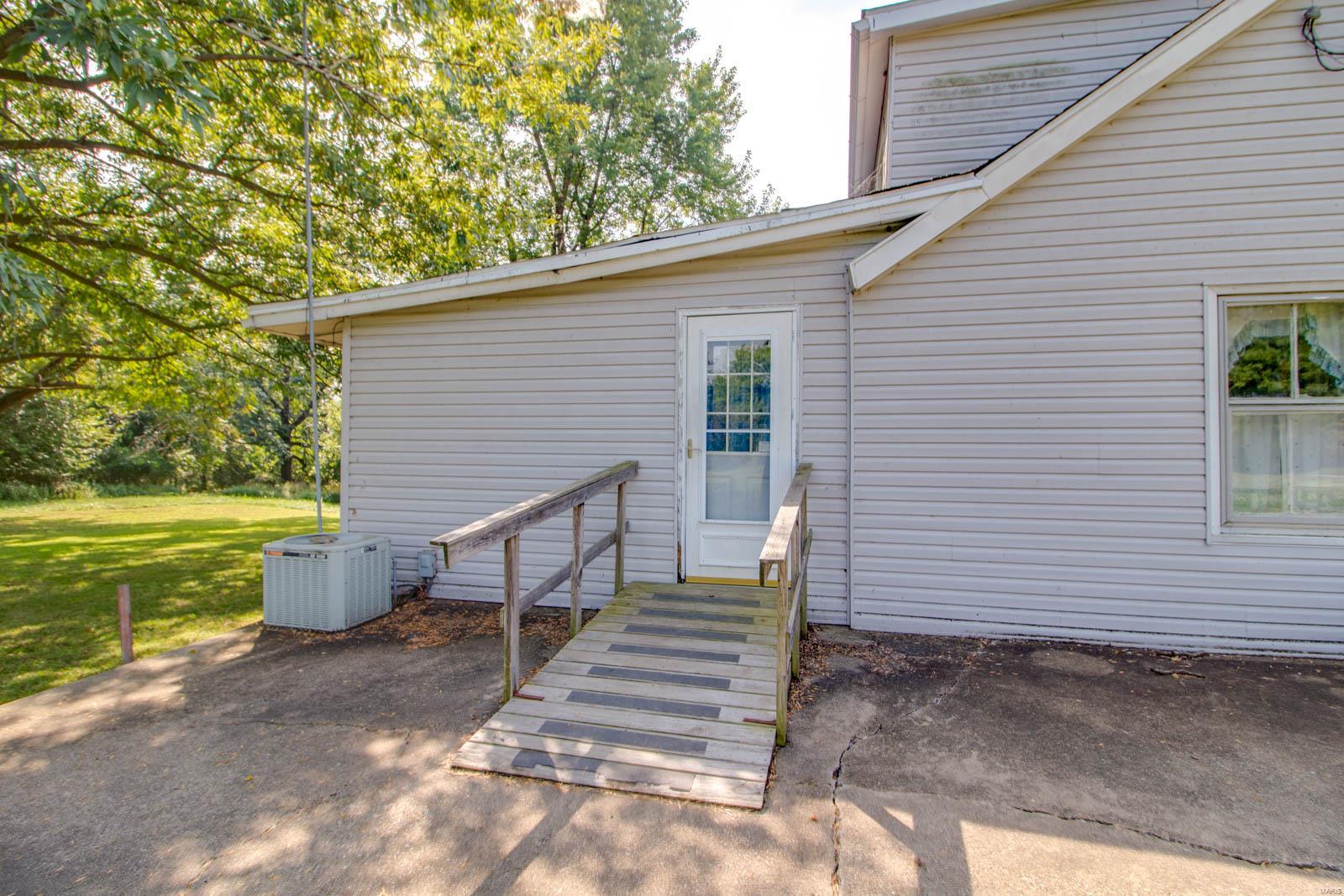 126 West County Line Road Brighton, IL 62012 - Photo 22 of 46
