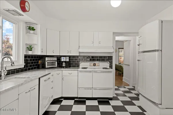 $19,500 | 162 Lake Avenue, Saratoga Springs, NY 12866