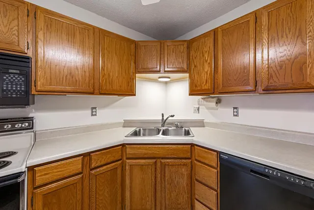 $230,000 | 1111 Elway Street, Unit 609, St. Paul, MN 55116