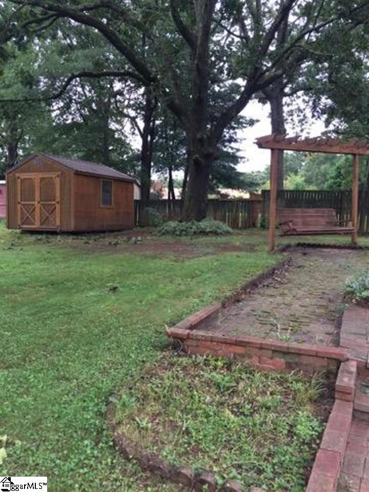 415 Adams Mill Road Mauldin, SC 29662 - Photo 4 of 24