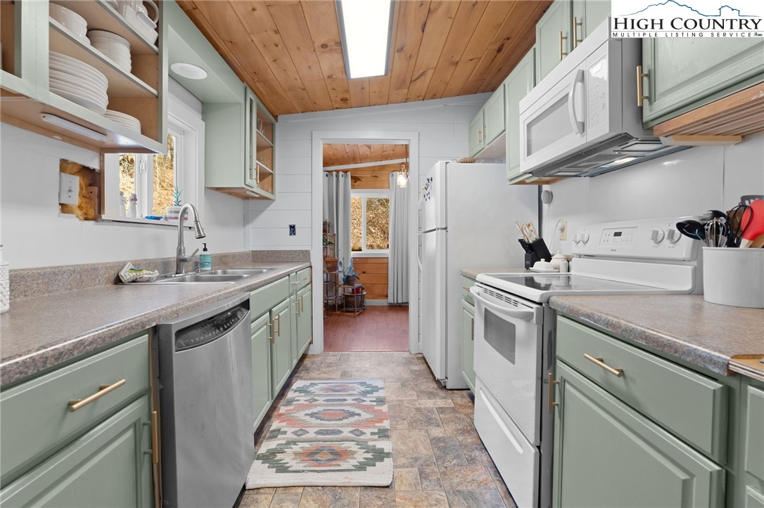 170 Rourke Ridge Road Deep Gap, NC 28618 - Photo 9 of 34