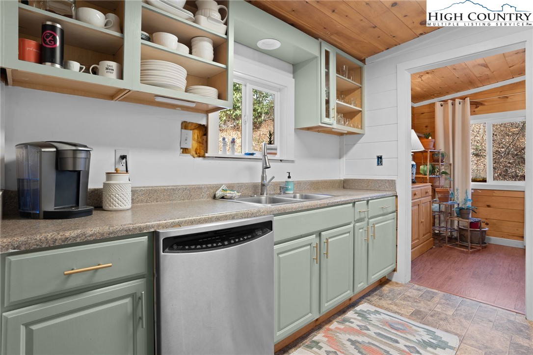 170 Rourke Ridge Road Deep Gap, NC 28618 - Photo 10 of 34