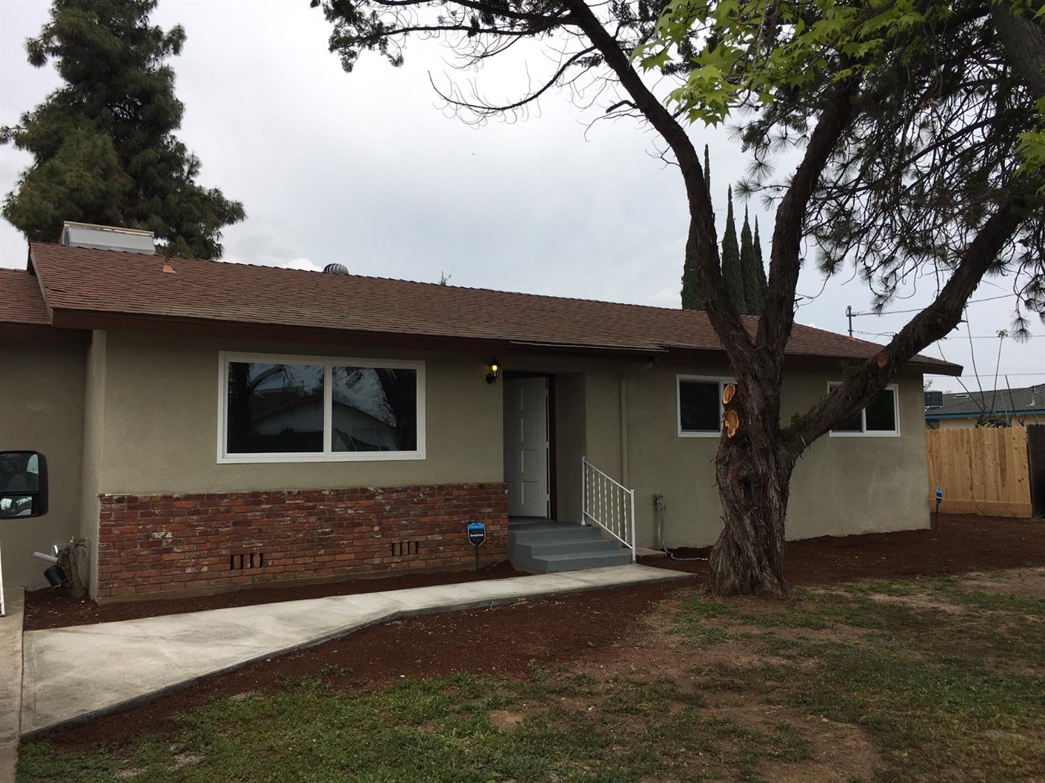 643 North Steven Avenue Reedley, CA 93654 - Photo 1 of 3