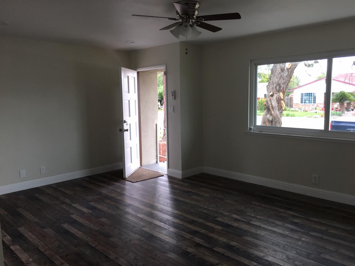 643 North Steven Avenue Reedley, CA 93654 - Photo 3 of 3