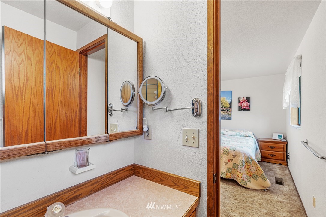 25431 Cromwell Road Monroe, WA 98272 - Photo 15 of 40 a bathroom with a sink and a mirror