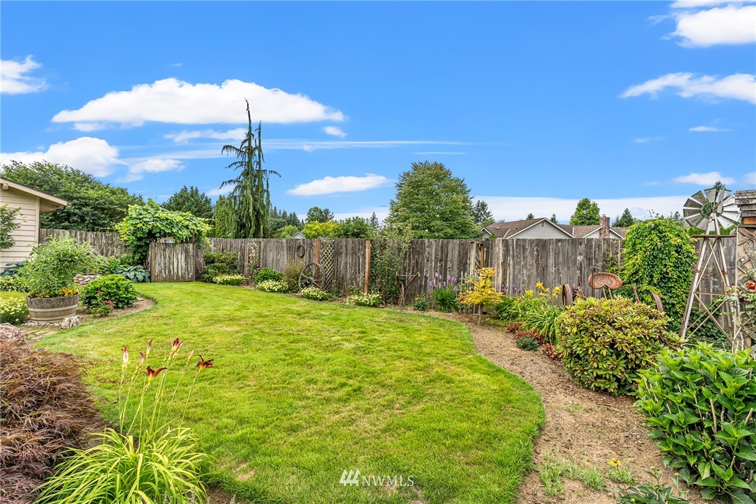 25431 Cromwell Road Monroe, WA 98272 - Photo 27 of 40 a view of a backyard