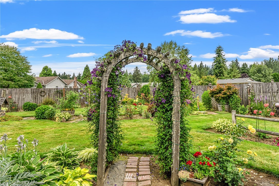 25431 Cromwell Road Monroe, WA 98272 - Photo 33 of 40 a view of a garden