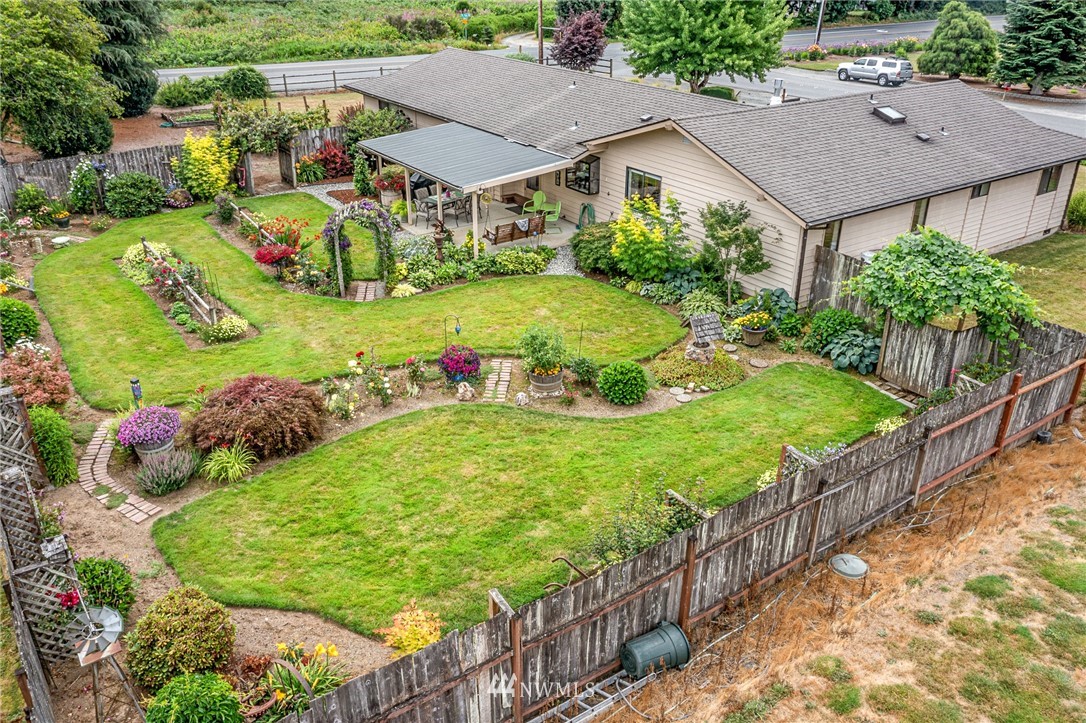 25431 Cromwell Road Monroe, WA 98272 - Photo 39 of 40 a view of a garden with an outdoor seating