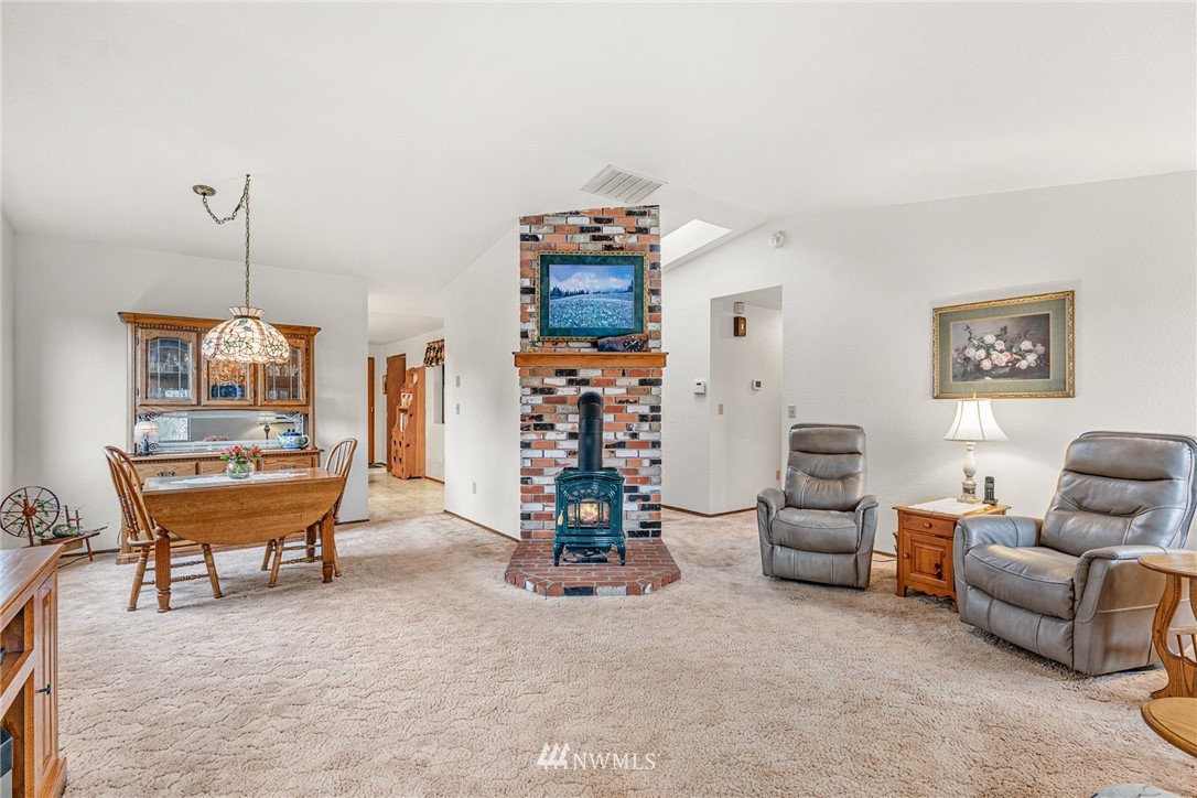 25431 Cromwell Road Monroe, WA 98272 - Photo 10 of 40 a living room with furniture a piano and a window