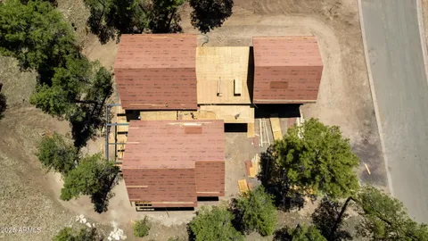 a view of building with a yard