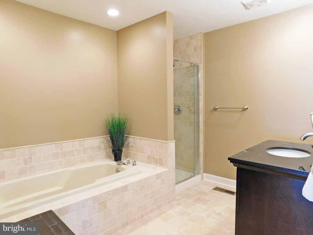 27 East Park Road Newtown, PA 18940 - Photo 19 of 27 Updated Bathroom with stall shower and Tub!