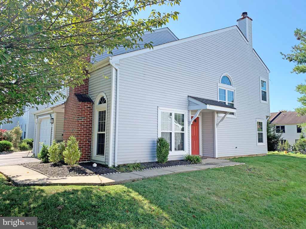 27 East Park Road Newtown, PA 18940 - Photo 2 of 27 Great end unit property