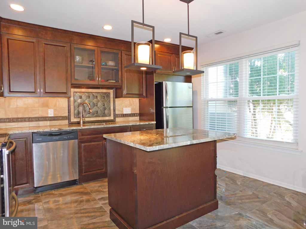 27 East Park Road Newtown, PA 18940 - Photo 9 of 27 Custom backsplash