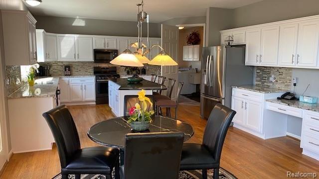 35393 Curtis Road Livonia, MI 48152 - Photo 8 of 22 Kitchen