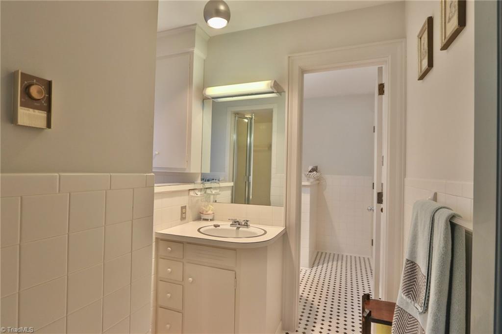 205 Hawthorne Road Elkin, NC 28621 - Photo 27 of 50