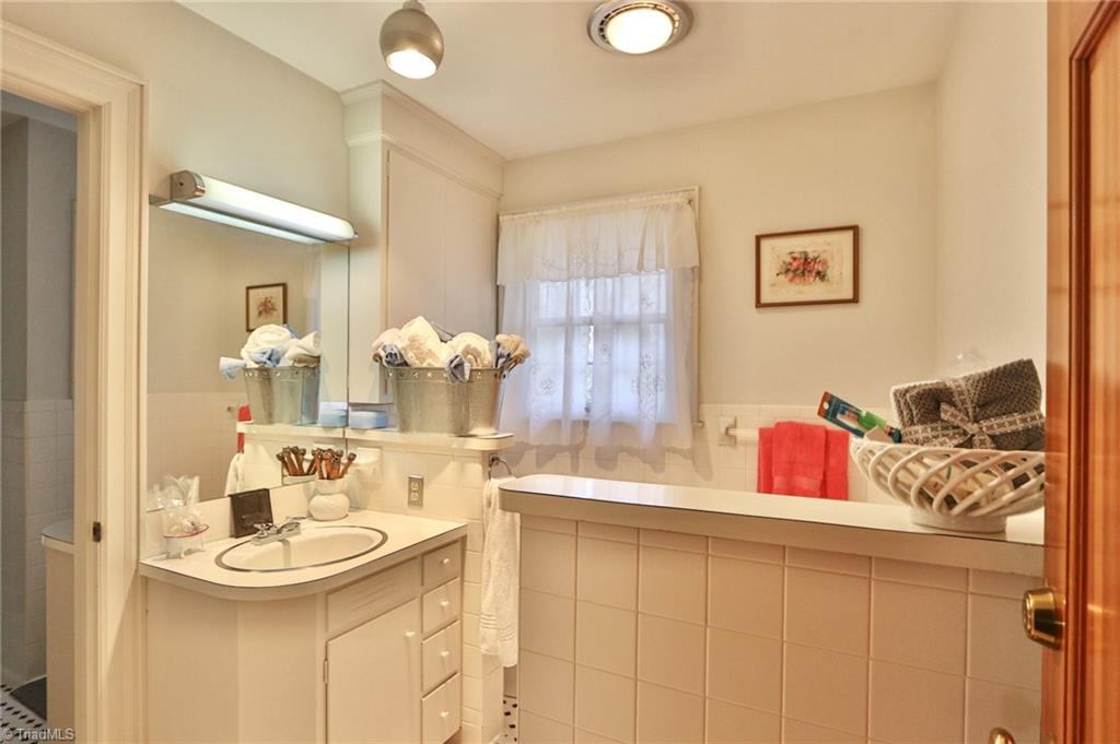 205 Hawthorne Road Elkin, NC 28621 - Photo 29 of 50