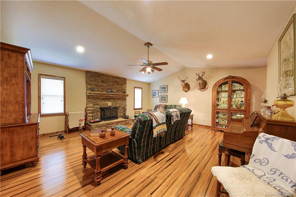 1231 Rabbit Run Road York, SC 29745 - Photo 4 of 24 Gallery Image 4
