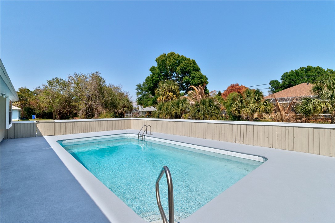 462 Watercrest Street Sebastian, FL 32958 - Photo 29 of 36 a view of a jacuzzi