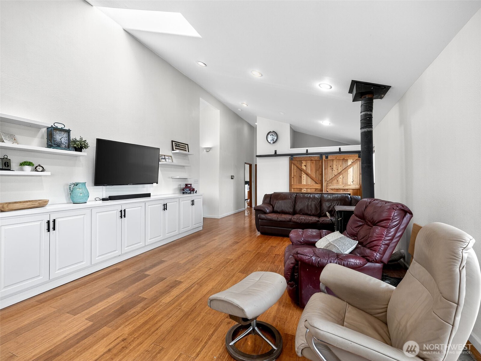 430 Gail Road Ellensburg, WA 98926 - Photo 12 of 40 a living room with furniture and a flat screen tv