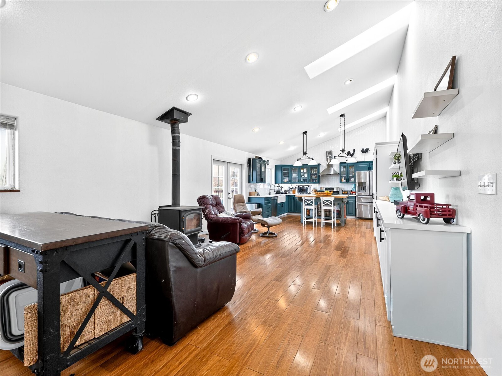430 Gail Road Ellensburg, WA 98926 - Photo 14 of 40 a living room with furniture and a wooden floor
