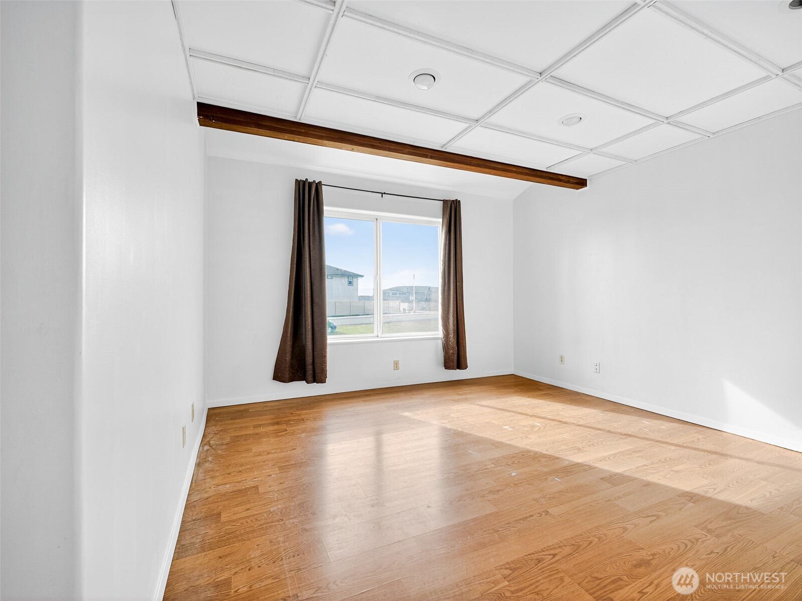 430 Gail Road Ellensburg, WA 98926 - Photo 18 of 40 a view of an empty room with a window