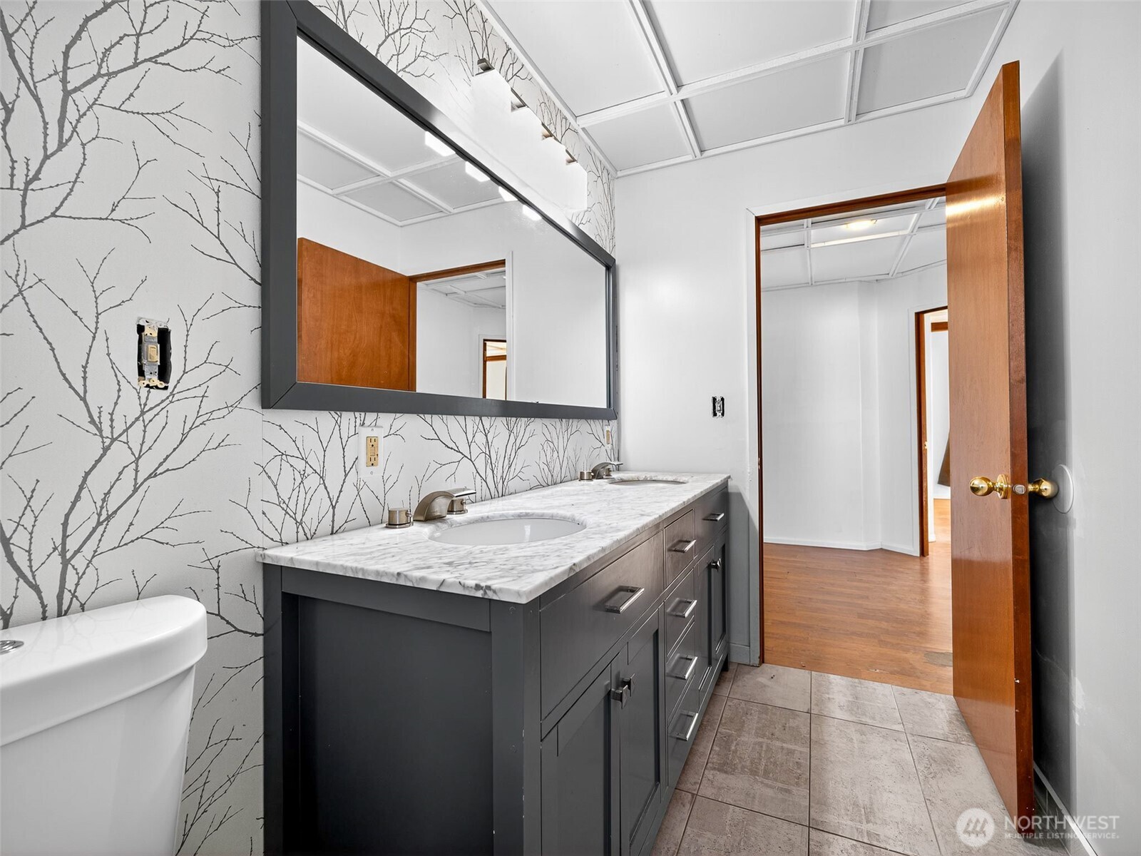 430 Gail Road Ellensburg, WA 98926 - Photo 20 of 40 a bathroom with a sink and a mirror