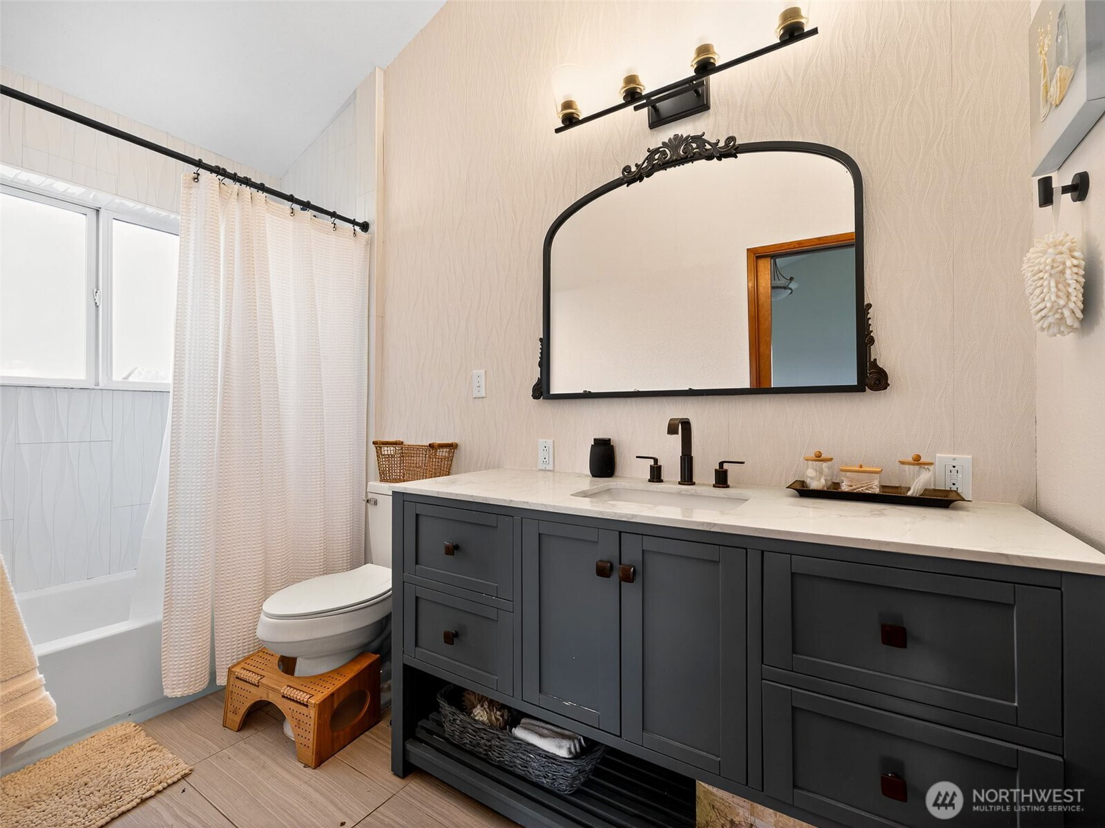 430 Gail Road Ellensburg, WA 98926 - Photo 25 of 40 a en suite bathroom with a granite countertop sink and a mirror