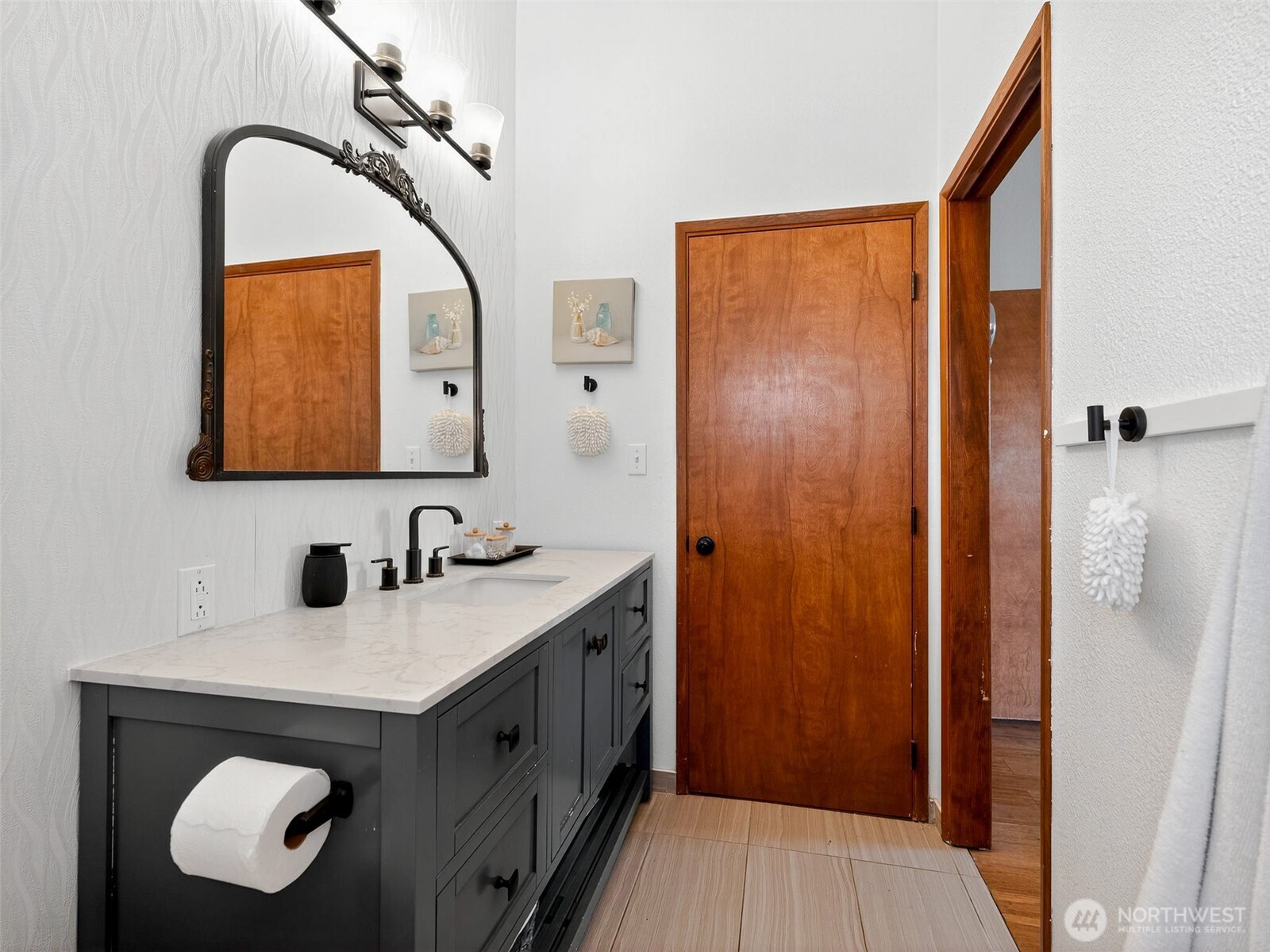 430 Gail Road Ellensburg, WA 98926 - Photo 26 of 40 a bathroom with a sink and a mirror