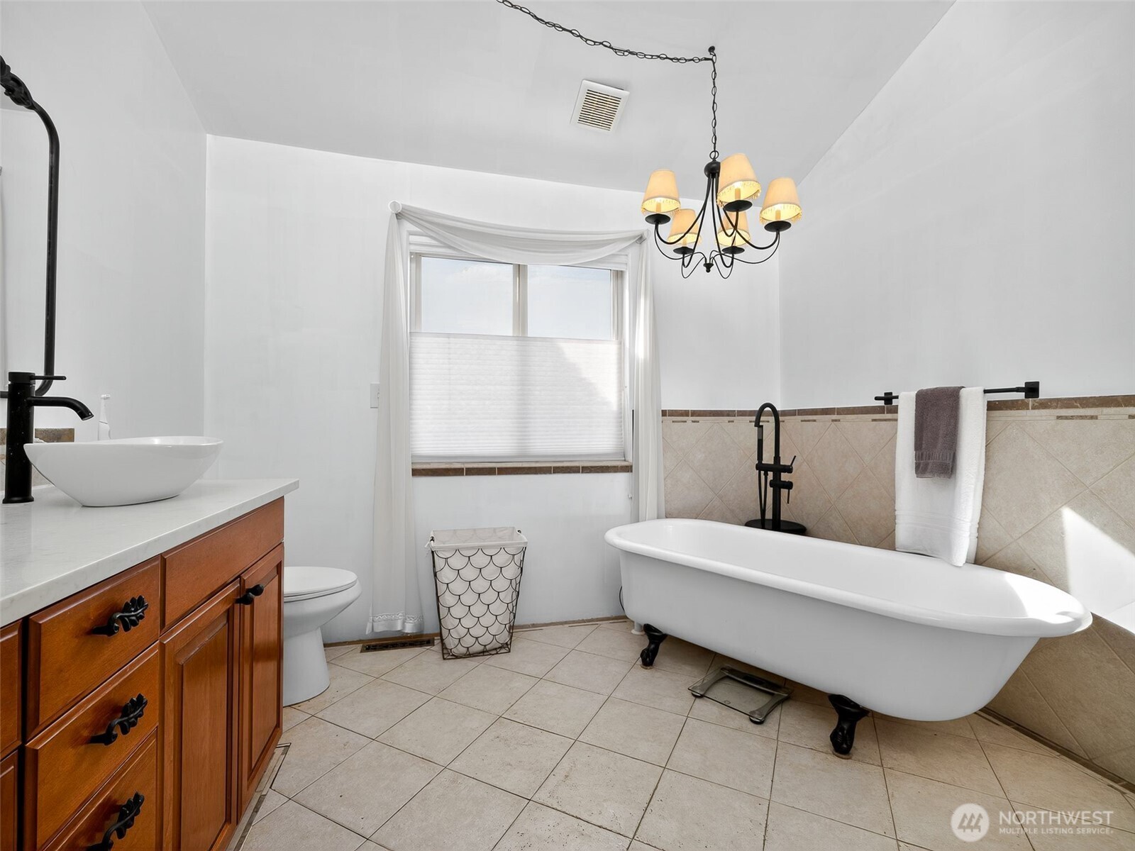 430 Gail Road Ellensburg, WA 98926 - Photo 30 of 40 a bathroom with a sink and a mirror