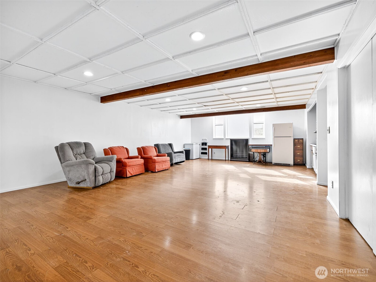 430 Gail Road Ellensburg, WA 98926 - Photo 33 of 40 a living room with furniture and a table