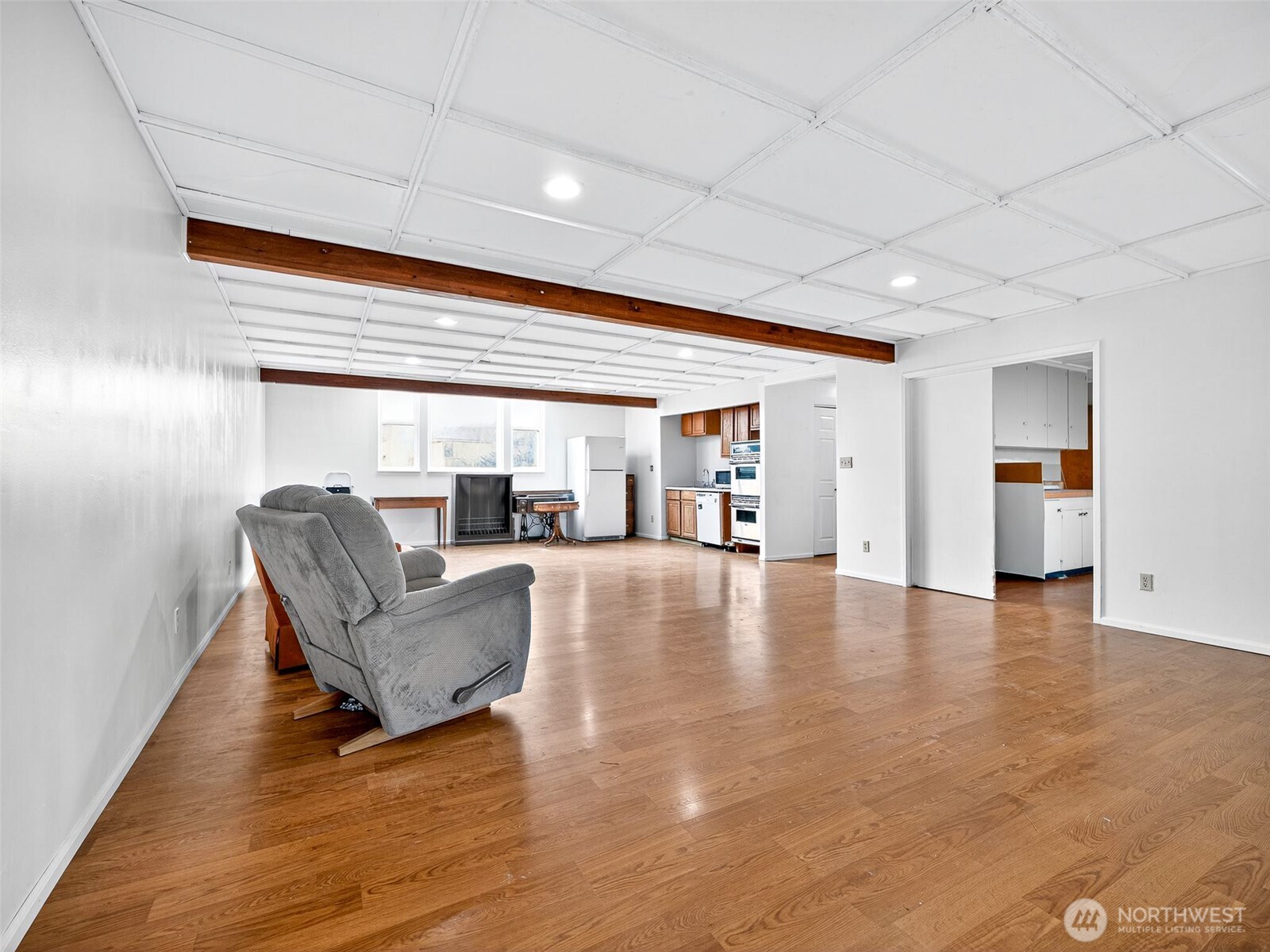 430 Gail Road Ellensburg, WA 98926 - Photo 34 of 40 a lobby with furniture and floor to ceiling window