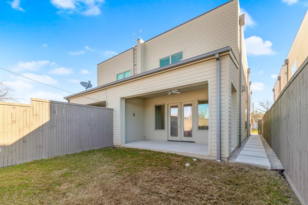 6531 Roper Street Dallas, TX 75209 - Photo 40 of 40 a view of a big room with a balcony