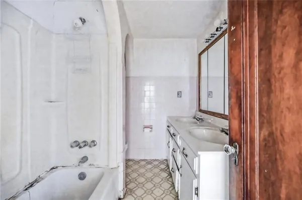 $180,000 | 479 Carley Avenue, Sharon, PA 16146