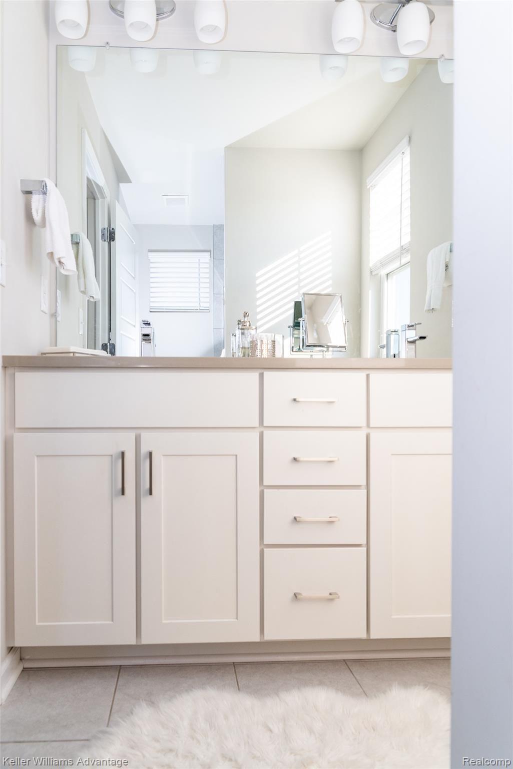 2988 Hartwick Drive Rochester, MI 48307 - Photo 25 of 45 Beautiful master bathroom cabinets