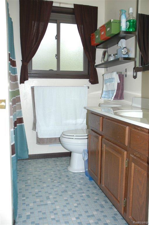 43491 Proctor Road Canton, MI 48188 - Photo 8 of 14 Bathroom.jpg