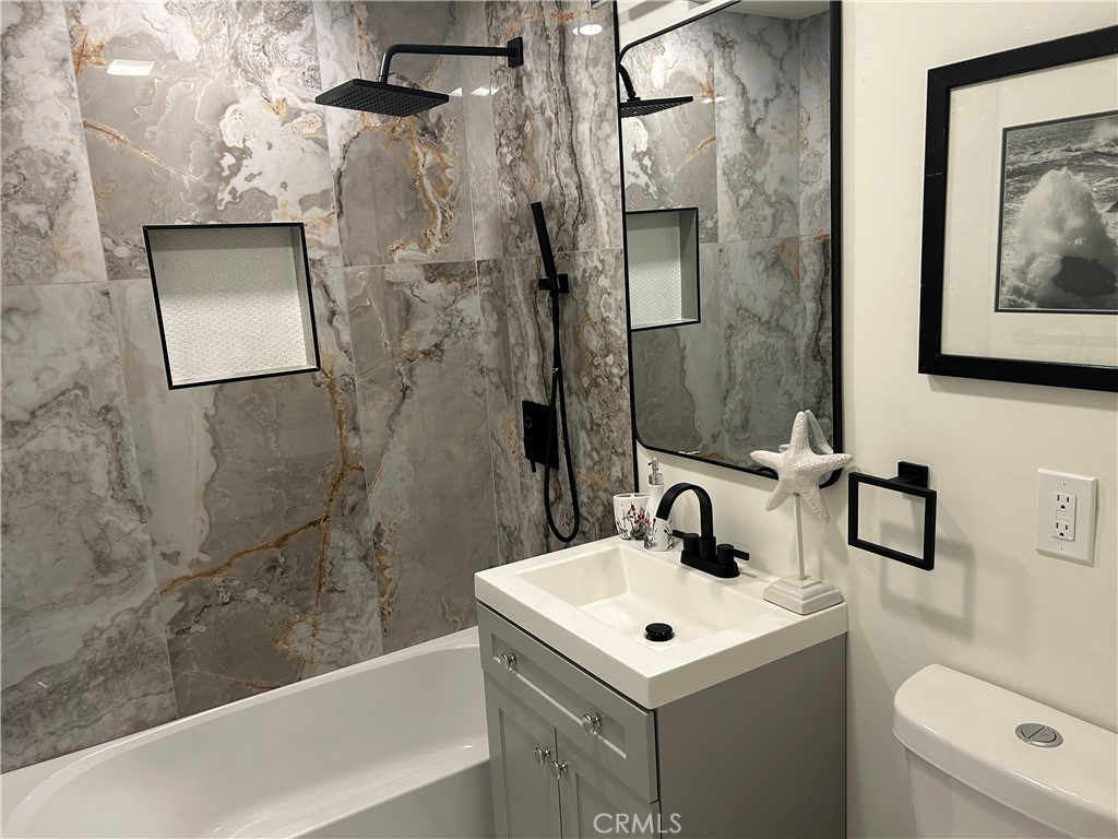 22428 Neptune Avenue Carson, CA 90745 - Photo 9 of 23