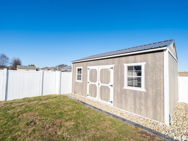 $325,000 | 1816 Whitetail Lane, Pekin, IL 61554