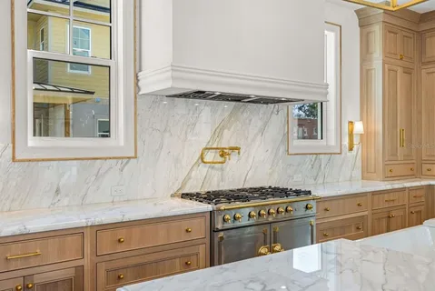 $3,450,000 | 805 17th Avenue Northeast, St. Petersburg, FL 33704