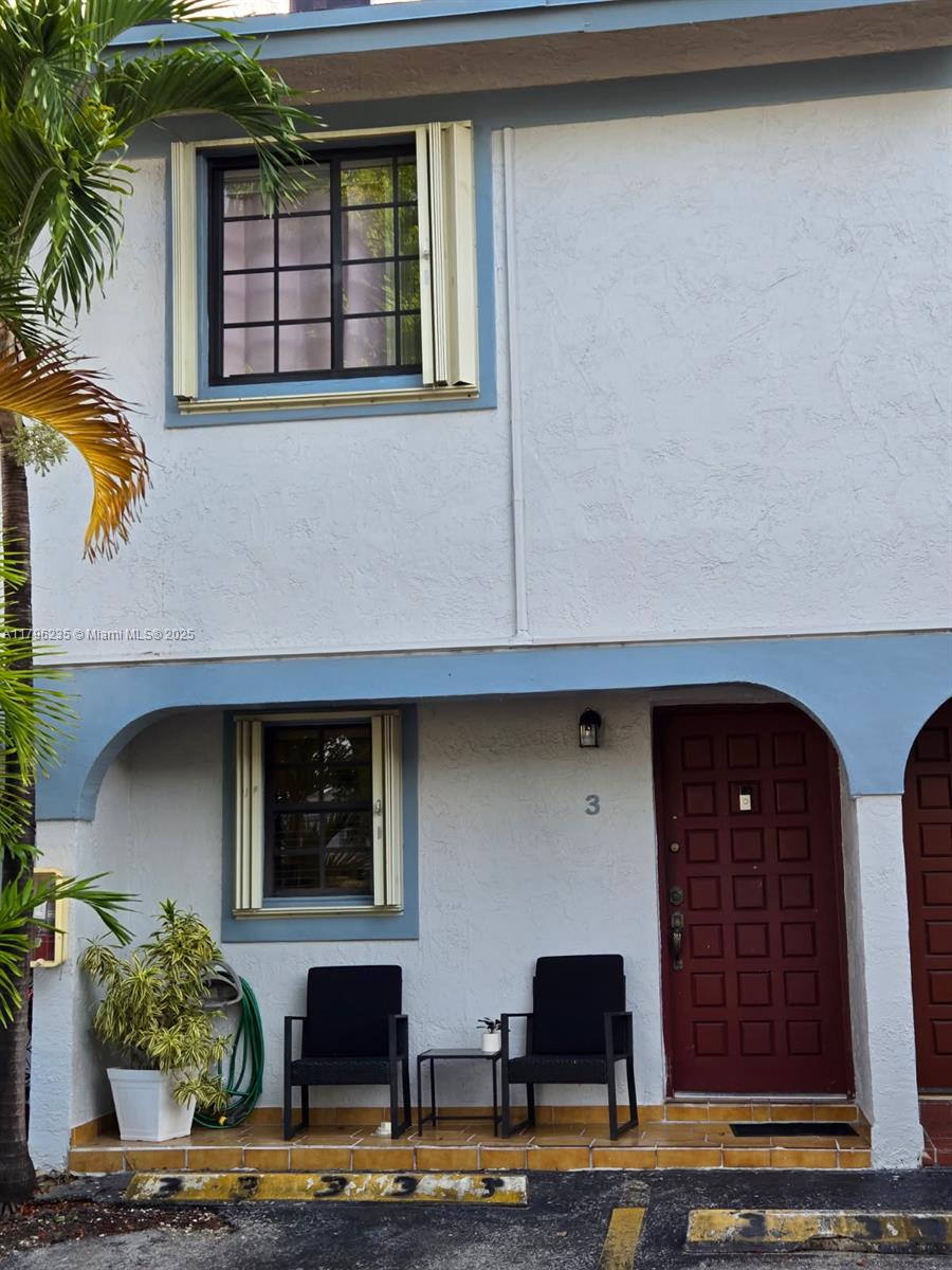 a front view of house with yard