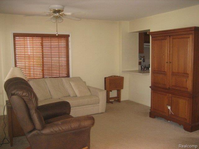 1662 Bournemouth Road Grosse Pointe, MI 48236 - Photo 8 of 14 IMG_0571