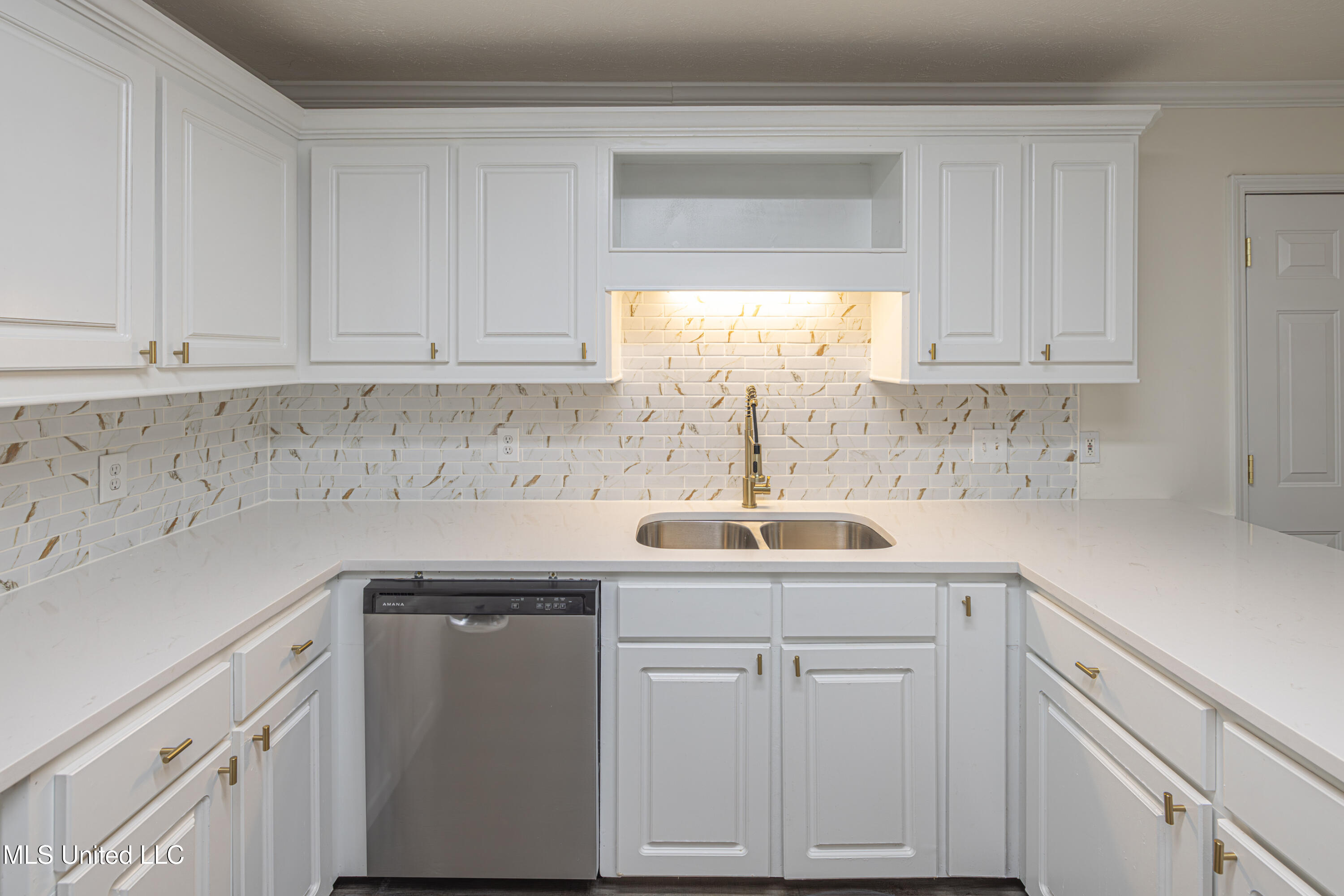 807 Meadow Way Cove Byram, MS 39272 - Photo 14 of 34 1R4A0956