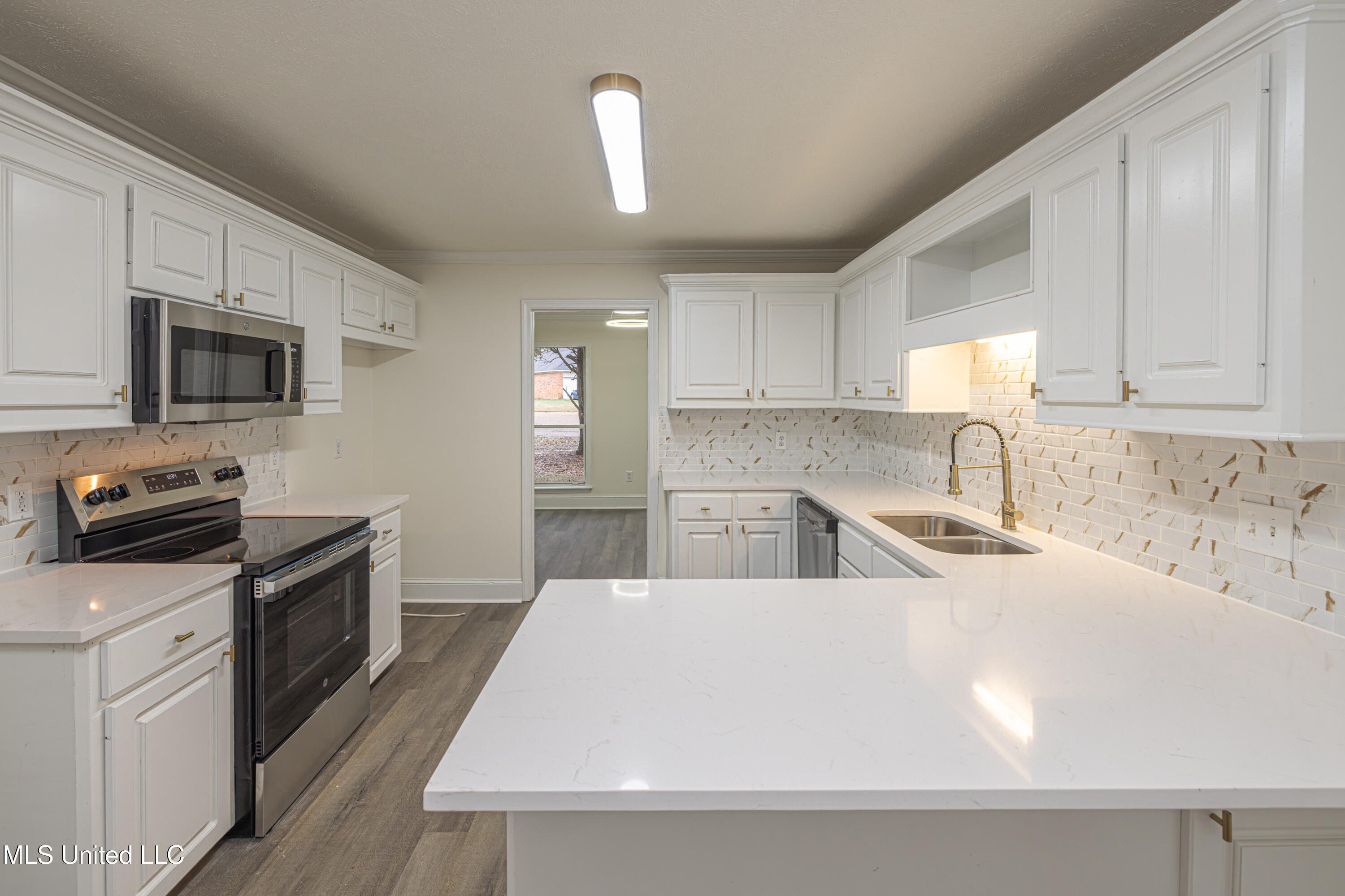 807 Meadow Way Cove Byram, MS 39272 - Photo 16 of 34 1R4A0959