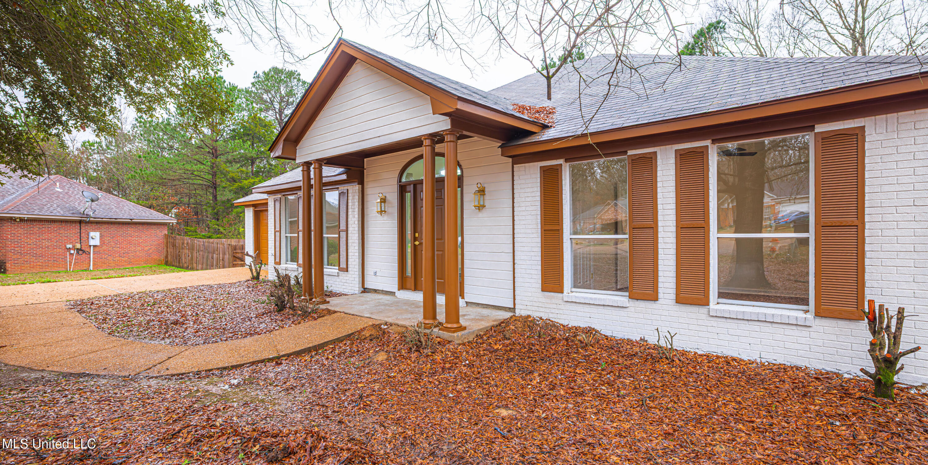 807 Meadow Way Cove Byram, MS 39272 - Photo 4 of 34 1R4A0985