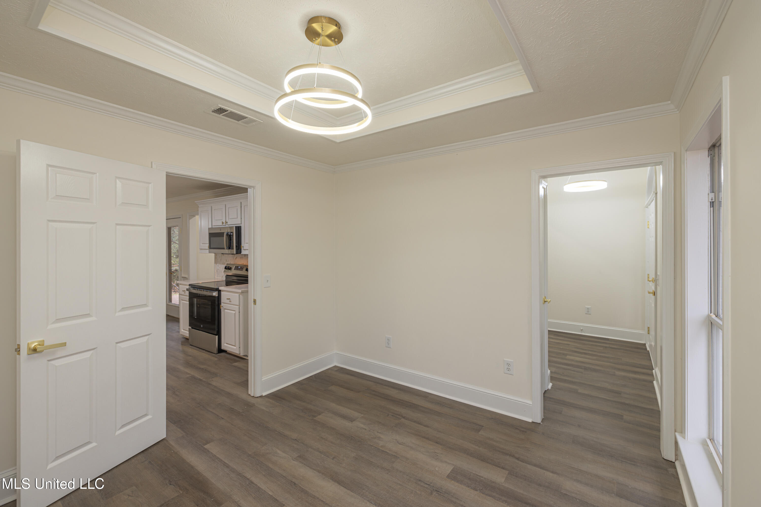 807 Meadow Way Cove Byram, MS 39272 - Photo 8 of 34 1R4A0954