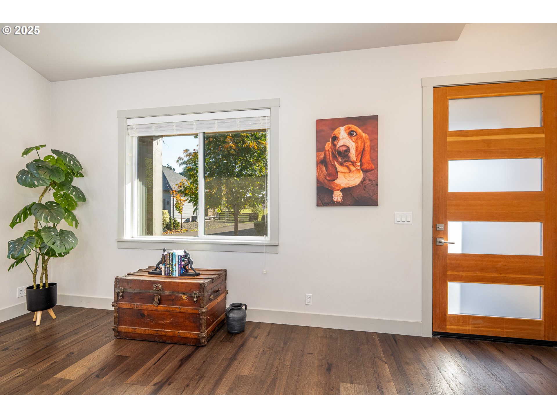 3352 Zane Lane Eugene, OR 97404 - Photo 6 of 42 a room with furniture and a window