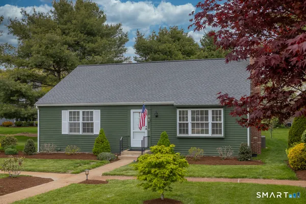$595,000 | 10 Runnymede Lane, Unit 10, Madison, CT 06443