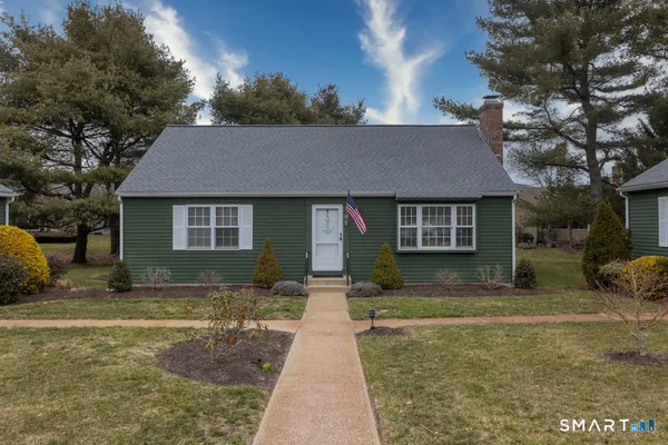 $595,000 | 10 Runnymede Lane, Unit 10, Madison, CT 06443