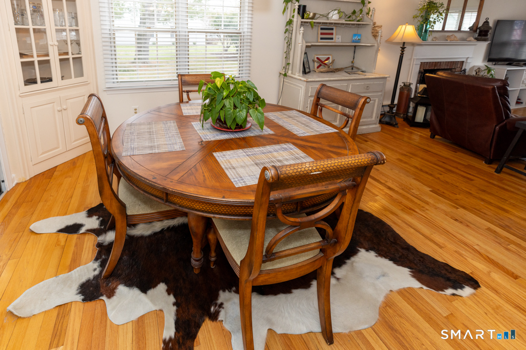 10 Runnymede Lane, Unit 10 Madison, CT 06443 - Photo 8 of 28 Cozy dining area