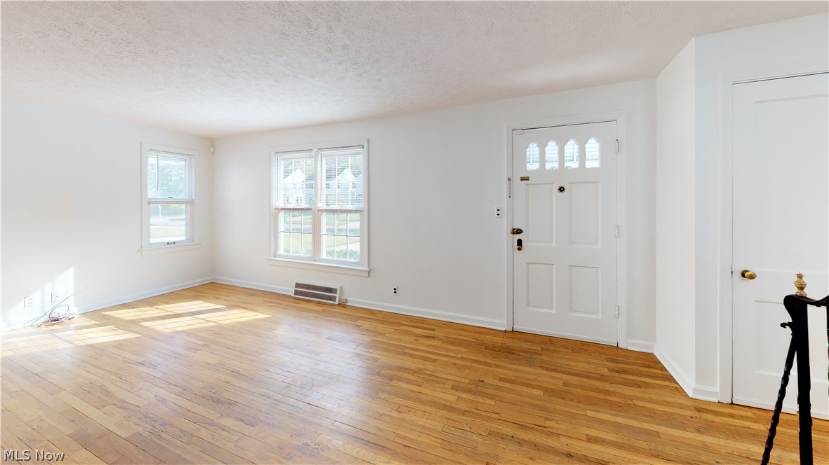 4169 Delroy Road Cleveland, OH 44121 - Photo 3 of 21
