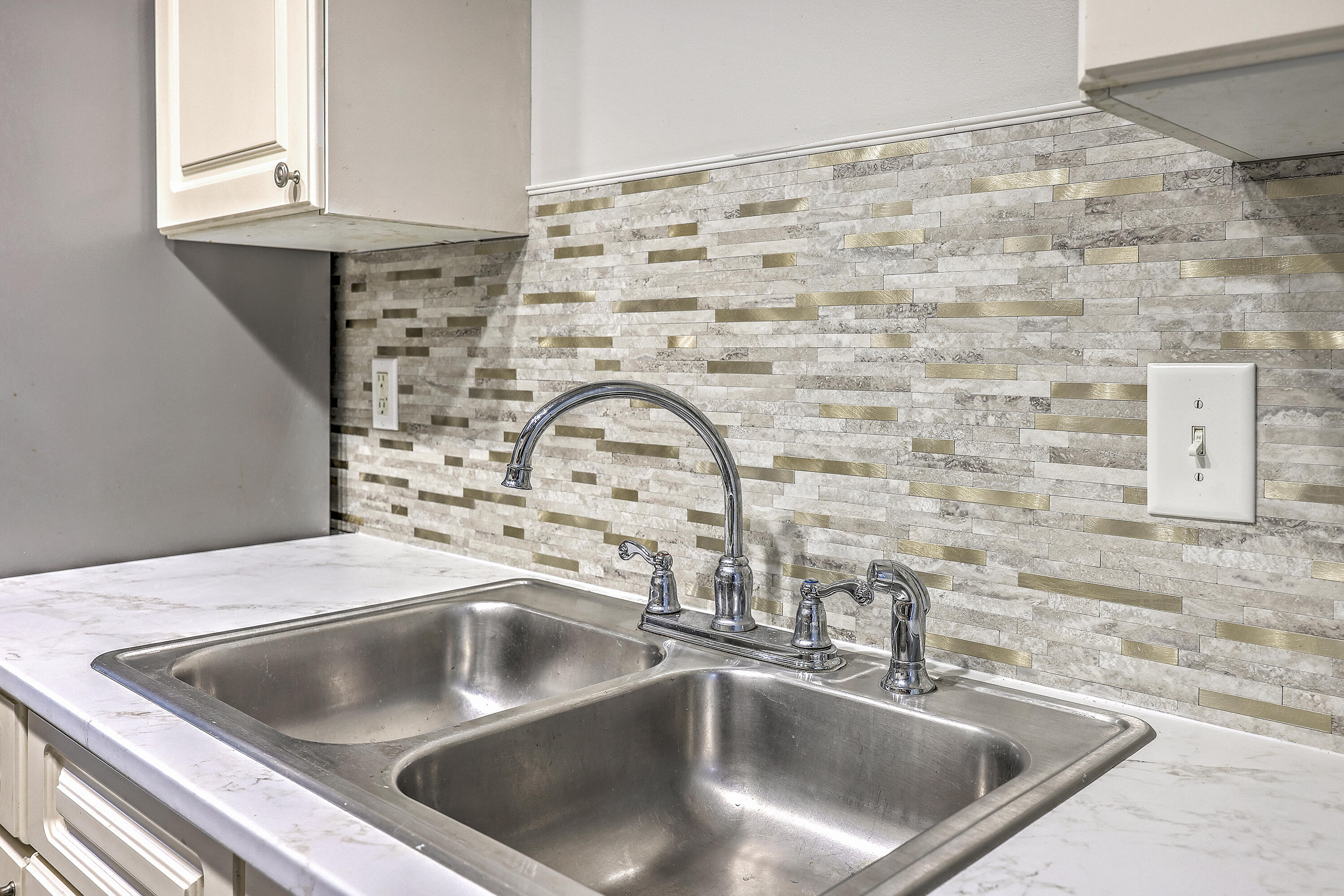 8028 Vermont Road North Charleston, SC 29418 - Photo 14 of 41 New Backsplash and Countertops